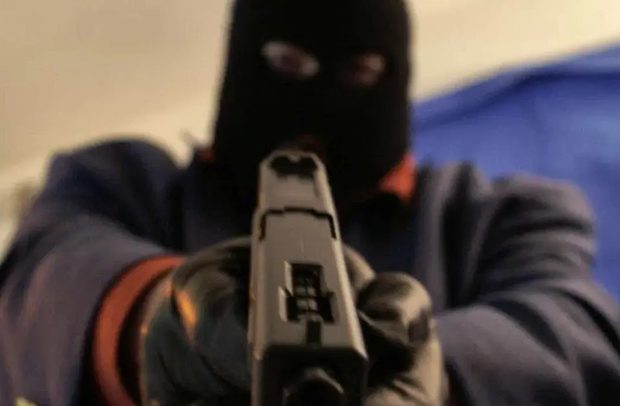 Robbers Kill Gold Dealer