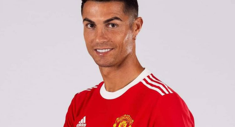 Give Me Ronaldo’s First Signed Man United Jersey-Queen Elizabeth