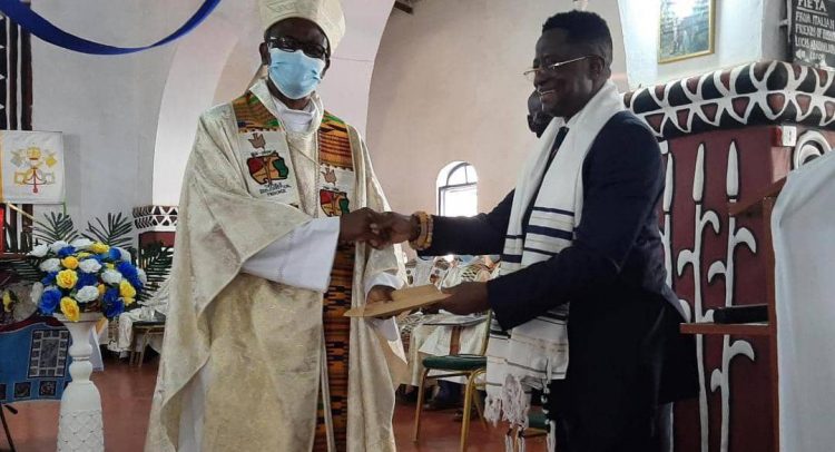 Vice President Donates GHS20,000 To Maintain Minor Basilica In Navrongo