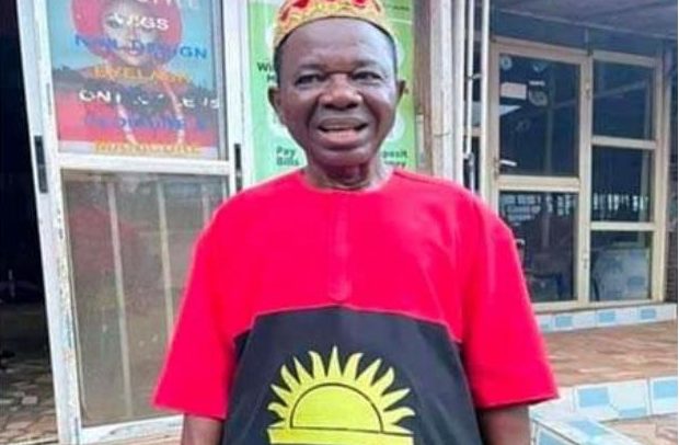Soldiers Manhandle Nollywood Actor Chiwetalu Agu For Wearing Biafra Outfit