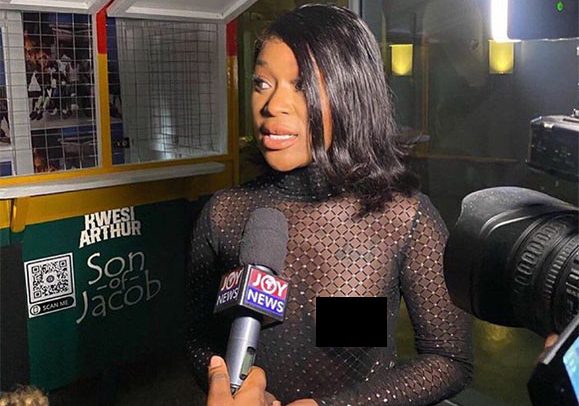 Efia Odo Flashes Breasts & Nipples In Public
