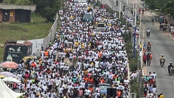Massive crowd at Brock Royal family Osu Duku WalK